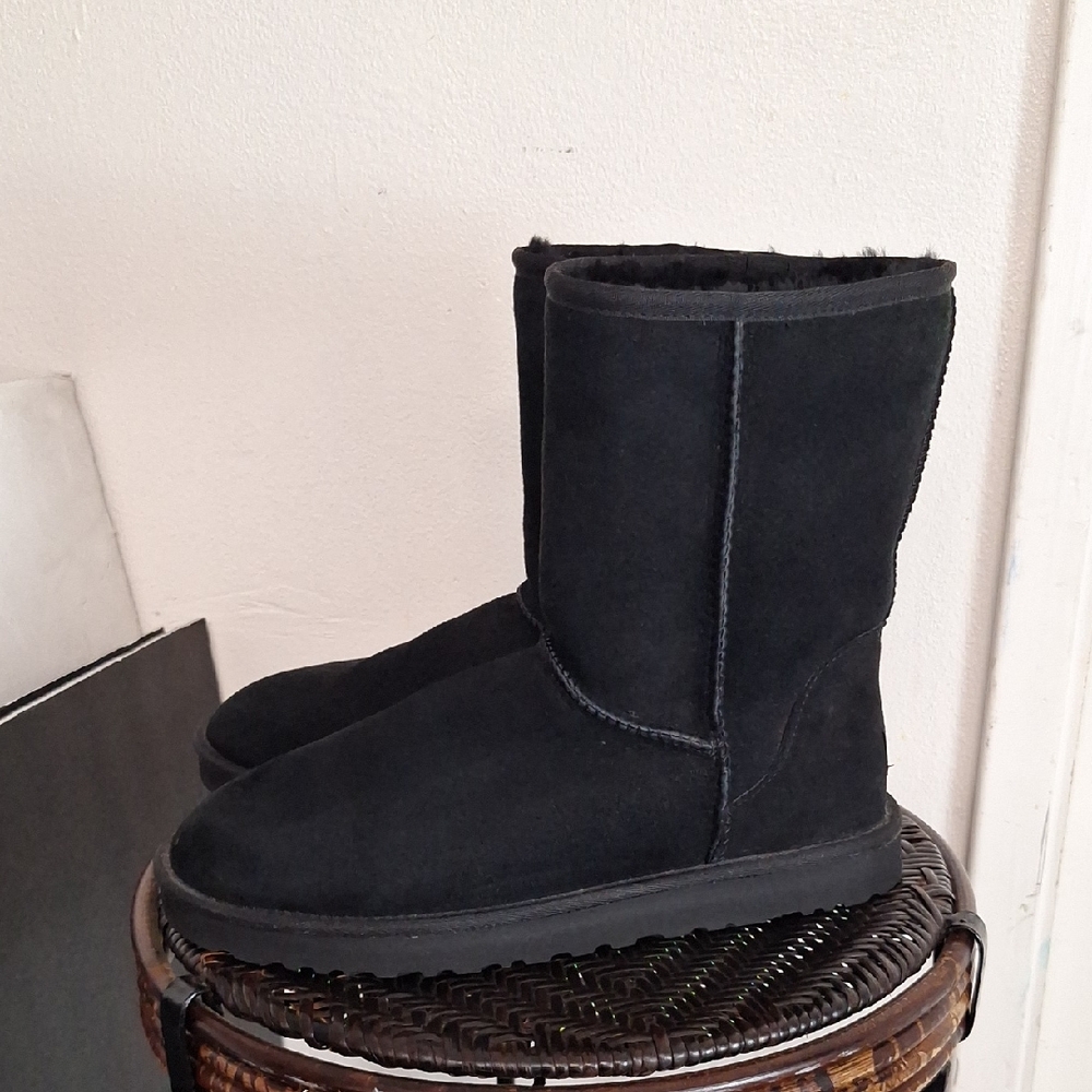 Ugg Short Classic Boots Women Size 11